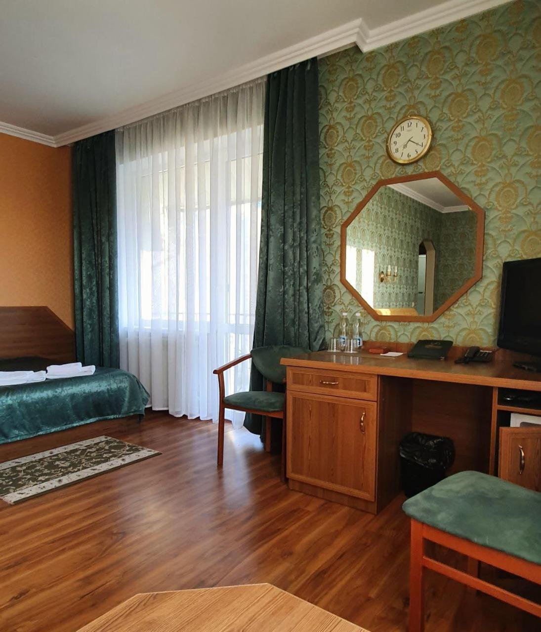 Hermes Resort Hotel With Medical Treatment Truskavets Exterior foto